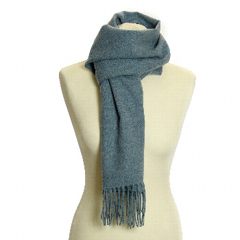 Фото английского пледа Шотландский шарф из шерсти ягнёнка Lambswool Scarf Stone Blue. Пледы из овечьей шерсти..