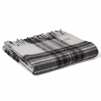 Фото английского пледа Нежный шотландский плед из шерсти ягненка Prestige Lambswool Grey Dress Stewart. Пледы из овечьей шерсти..
